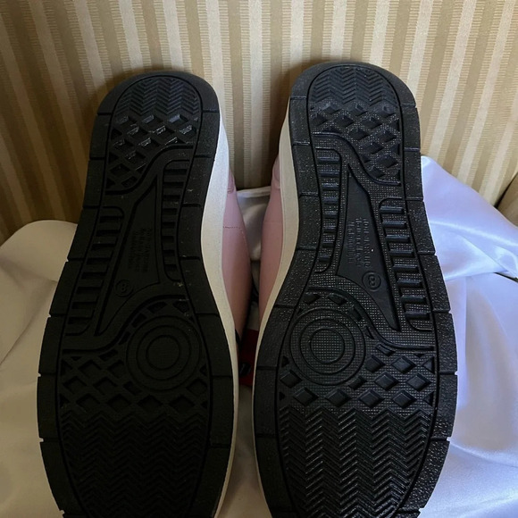 WOMEN’S~HELLO KITTY~SNEAKERS~NIB~ 8 - Picture 5 of 7